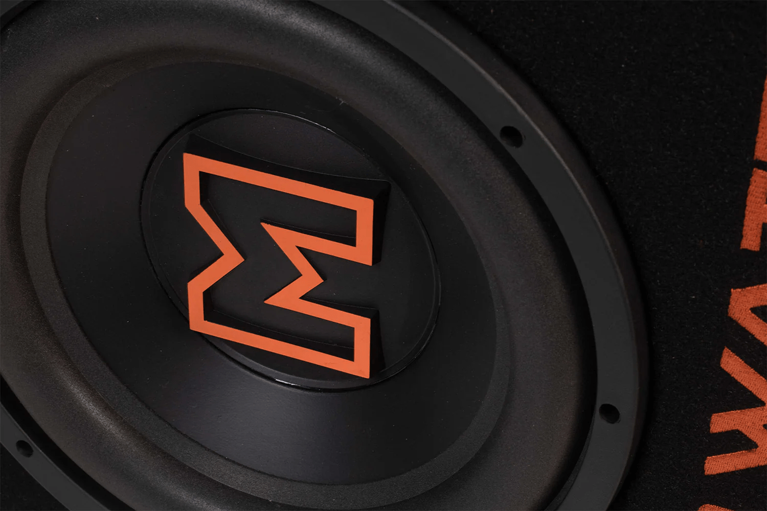 EDBX10ADSP - E3 - 10" Actieve Subwoofer met 300 Watt RMS Vermogen en te Bedienen via Smartphone App - Sweetlake Customs