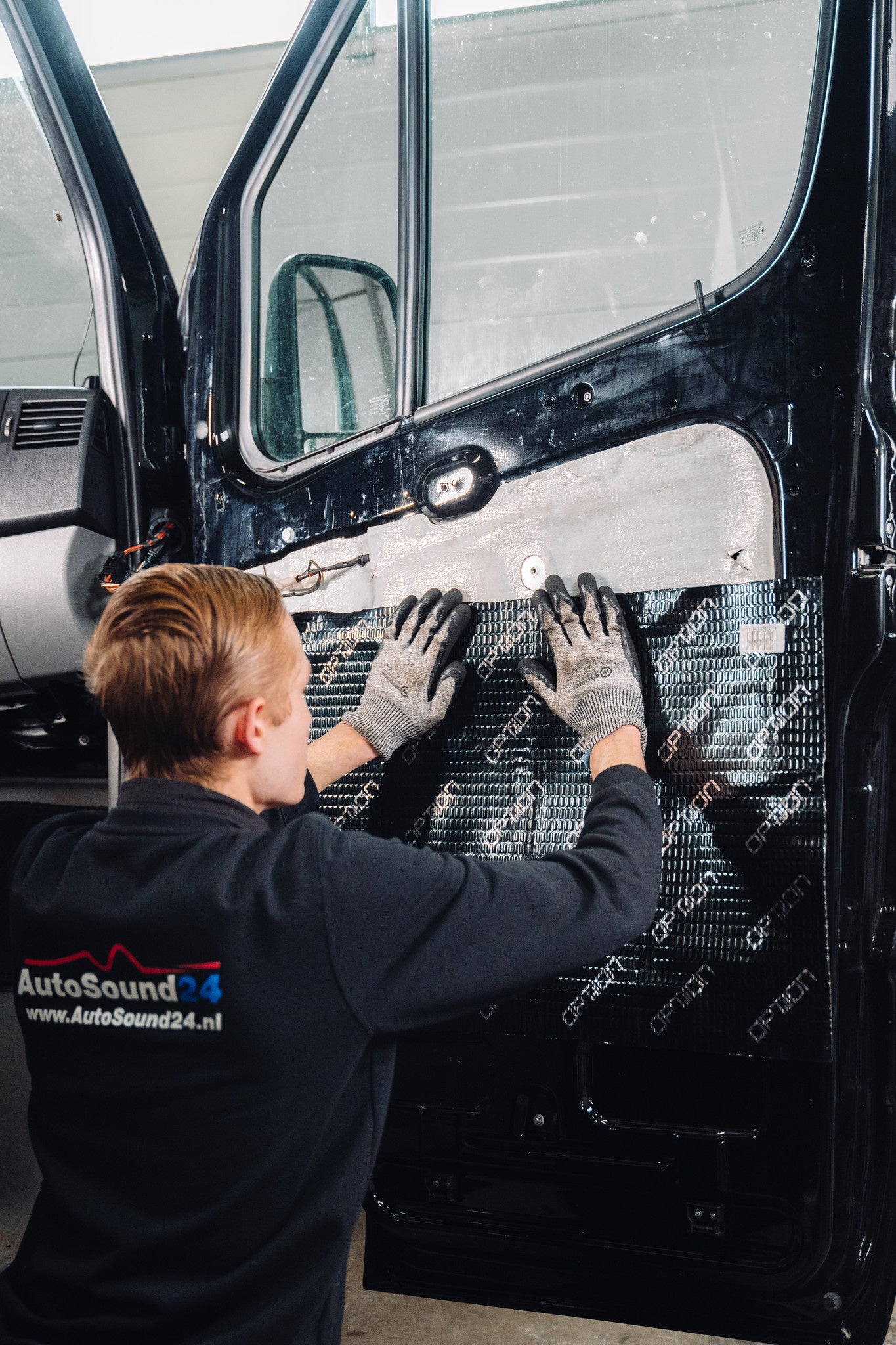 OPTION Mercedes Sprinter speakerset met gereedschap en isolatie - Sweetlake Customs