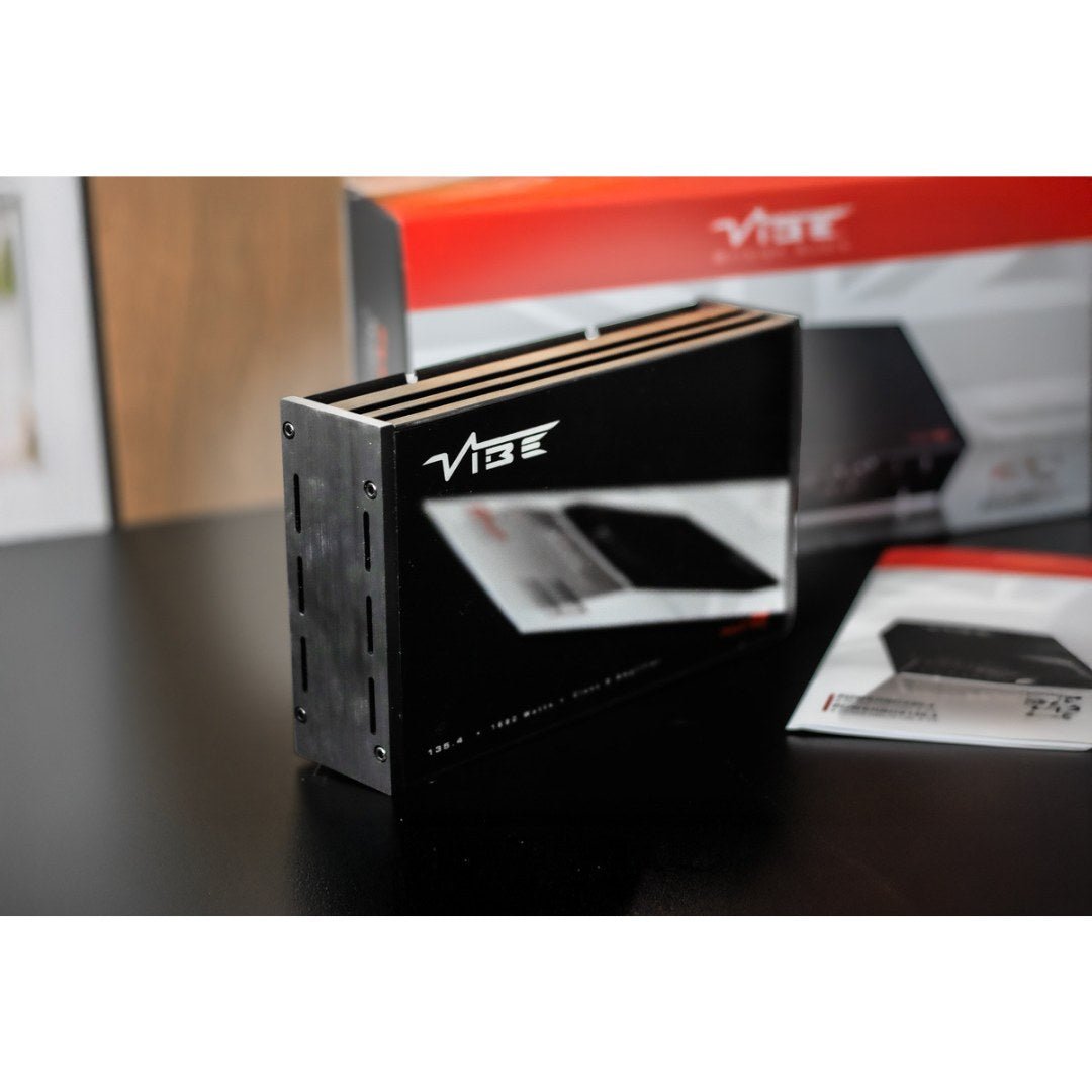 VIBE POWERBOX135.4 + PTAK-092 | Plug & Play Versterkerset | Honda/Suzuki - Sweetlake Customs